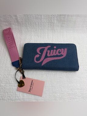 Juicy Couture Medium Washed Denim Too Cute Large Zip-Around Wristlet Wallet 💕